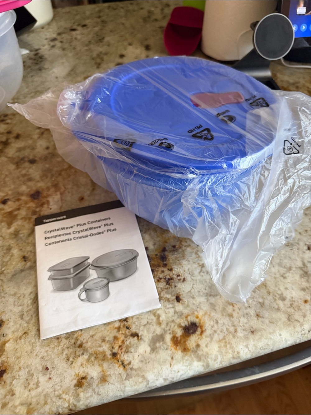 Tupperware CrystalWave 8 1/2C bowl